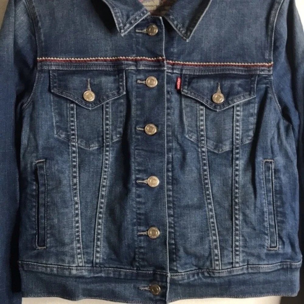 Levis Denim Jacket Embroidered back  Blue Trucker size large y2k